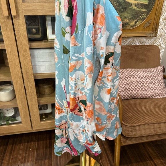 Entro Floral Button-Up Shirt size medium - Picture 3 of 5